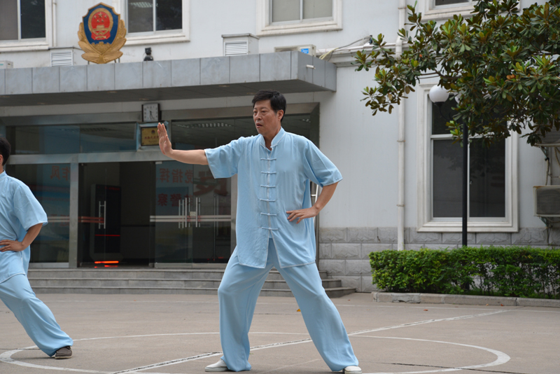 聘請陳式太極拳知名教練教學，開展太極拳興趣小組活動。