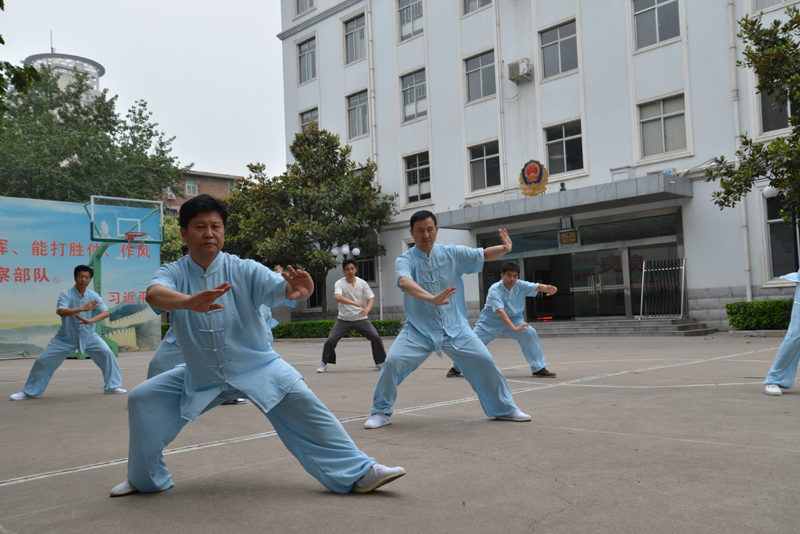 聘請陳式太極拳知名教練教學，開展太極拳興趣小組活動。