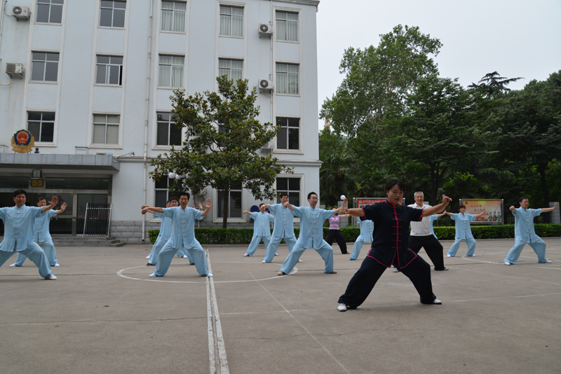 聘請陳式太極拳知名教練教學，開展太極拳興趣小組活動。