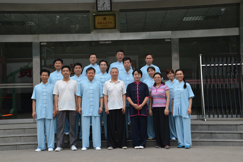 聘請陳式太極拳知名教練教學，開展太極拳興趣小組活動。